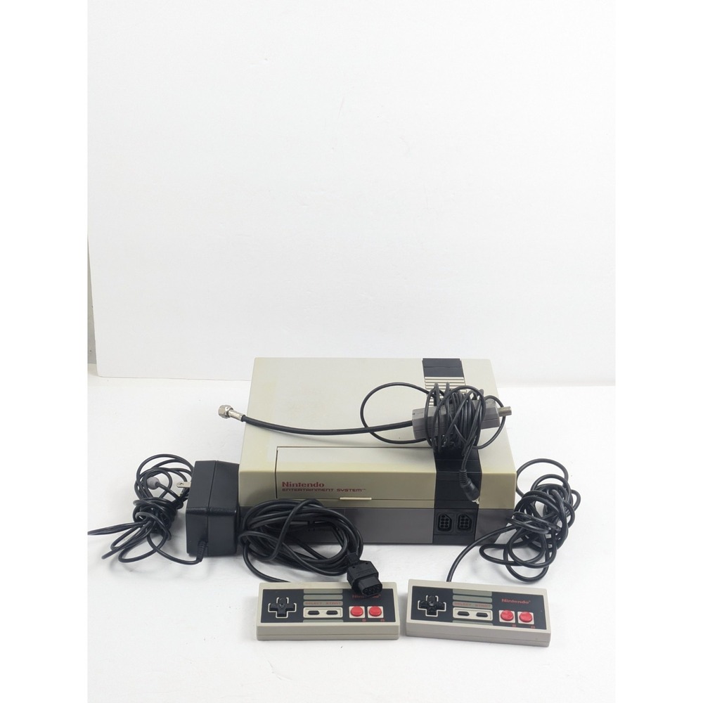 Nintendo NES-001 Console Bundle 2 OEM Controllers Cables